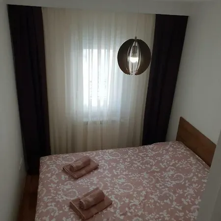 Tvoj アパート ビイェリナ